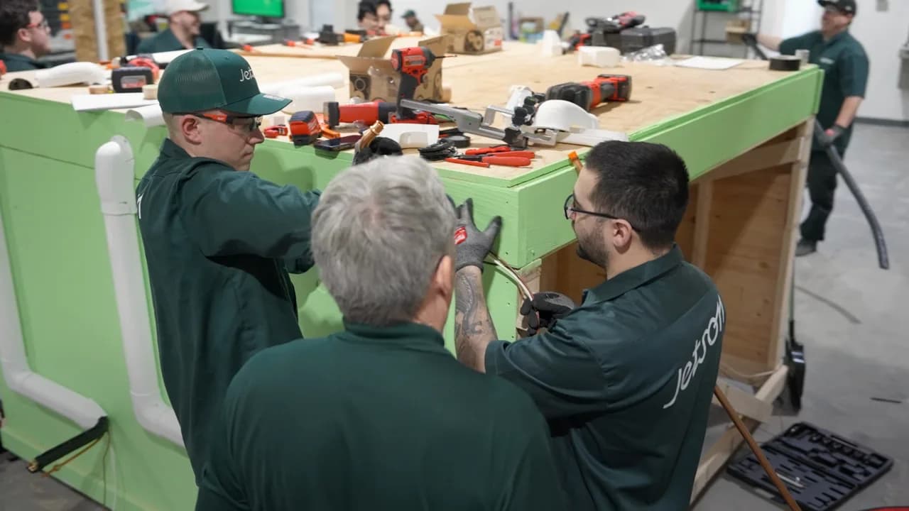 Installers in a JetStart training session